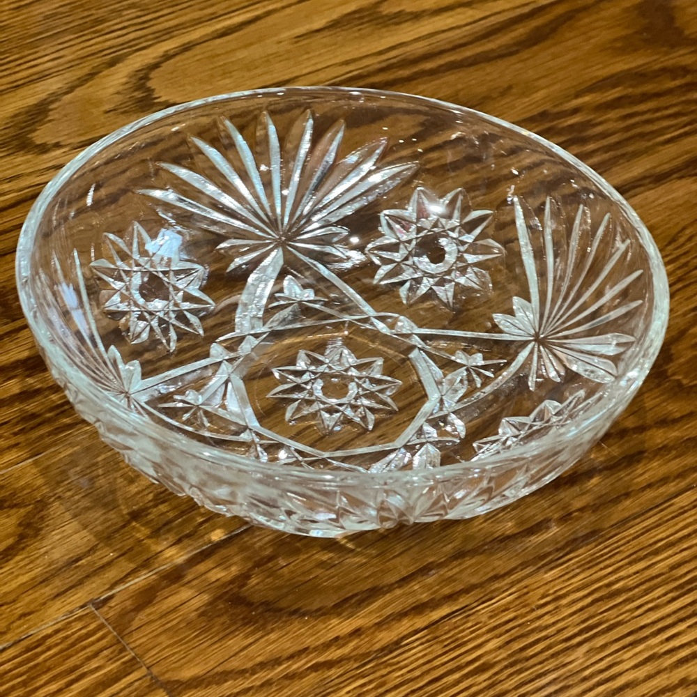 Anchor Hocking Press Star Pattern Cut Glass Bowl